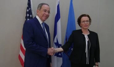 תומאס ניידס ועינת קליש רותם (צילום: ענת סלומון, דוברות עיריית חיפה)