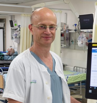 פרופ' יורם אברהמוב מנהל היחידה לאורוגינקולוגיה בכרמל (צילום: אלי דדון)