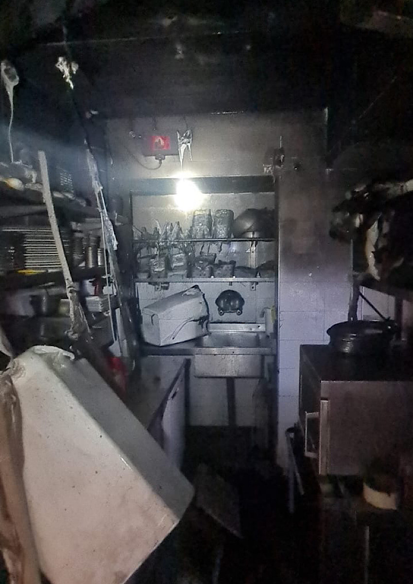 השריפה בקיוסקפה (צילום: דוברות כבאות והצלה מחוז חוף)