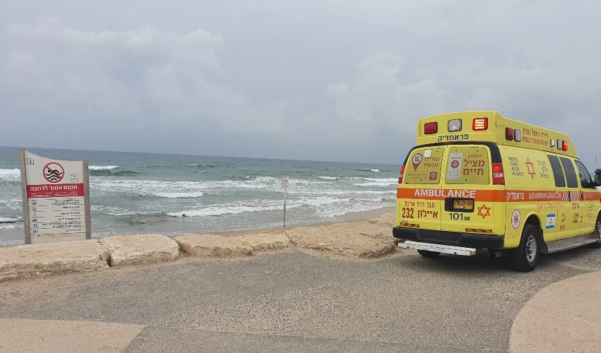 ניידת טיפול נמרץ של מגן דוד אדום (צילום: דוברות מד"א)