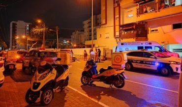 זירת הרצח ברחוב סמולנסקין בקרית אתא (צילום: תיעוד מבצעי מד"א)