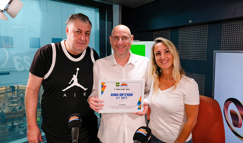 עו"ד אדר' ליאור דץ עם אודיה שווץ מ"רדיו חיפה" ובועז כהן מ"כלבו - חיפה והקריות" (צילום: תום דוידוביץ', רדיו חיפה)