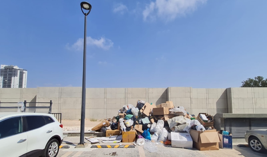 אפילו פחי אשפה אין. שכונת גלי ים בקרית ים (צילום: קטיה בקל)