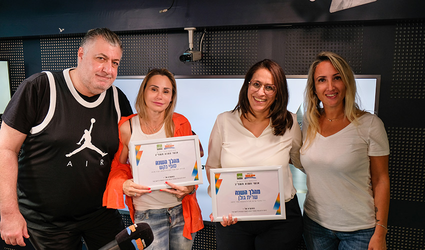סופי נקש ושרית גולן שטיינברג עם אודיה שווץ מ"רדיו חיפה" ובועז כהן מ"כלבו - חיפה והקריות" (צילום: תום דוידוביץ', רדיו חיפה)