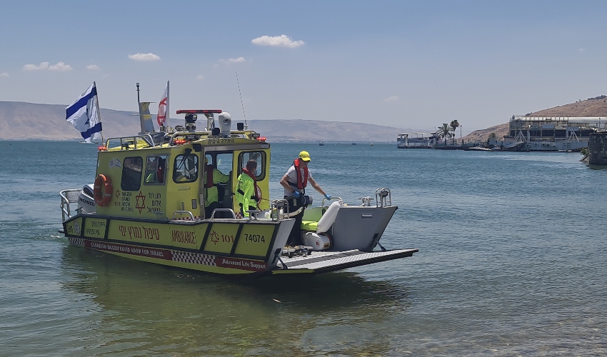 סירת הים-בולנס טיפול נמרץ של מגן דוד אדום בכנרת (צילום: דוברות מד"א)