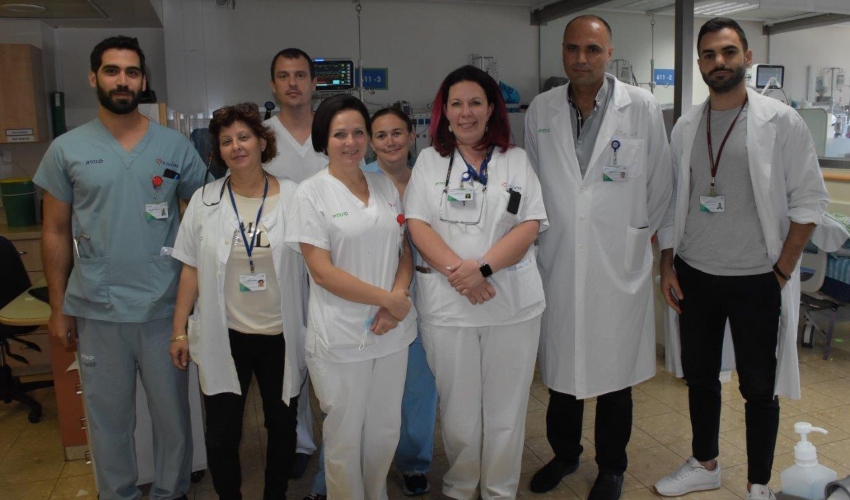 חלק מצוות המחלקה שטיפל בדמיטרי  (צילום: אלי דדון)
