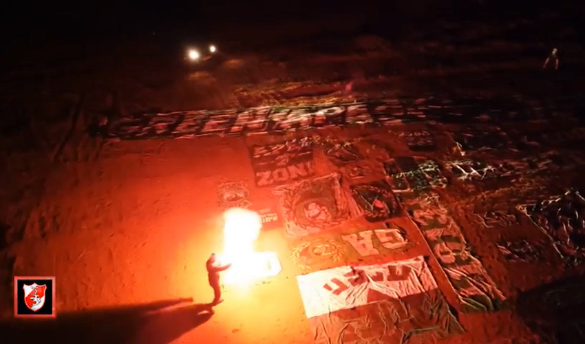 נושאי לפידים וציוד העידוד של אוהדי מכבי חיפה (צילום מתוך הסרטון)
