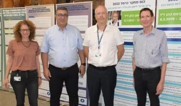 פרופ' לואיס, ד"ר גולדברג, פרופ' סליבא וד"ר לילך צולר, המנהלת הרפואית של המחוז בכללית (צילום: אלי דדון וירון חזן)