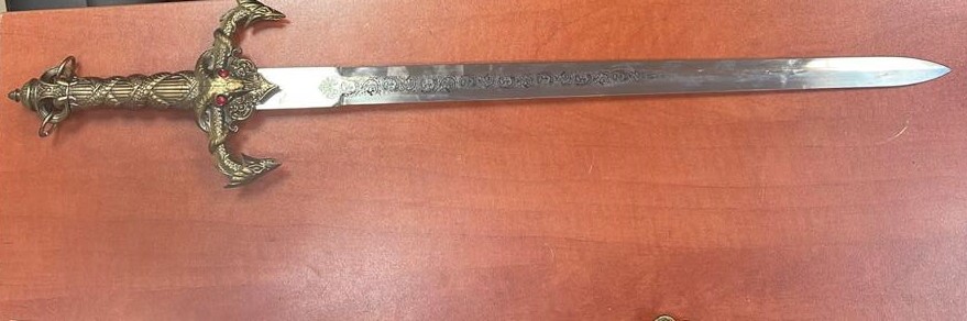 החרב במלואה (צילום: דוברות המשטרה)