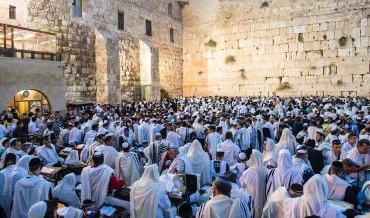 תפילה בכותל המערבי (צילום: Kobbydagan/depositphotos.com)