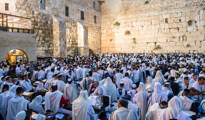תפילה בכותל המערבי (צילום: Kobbydagan/depositphotos.com)