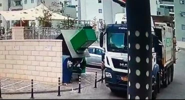 רגע נפילת החפץ הכבד על הפועלים (צילום לפי סעיף 27א' לחוק זכויות יוצרים)