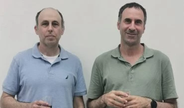 הדיקן היוצא פרופ' אורן גזל אייל והדיקן הנכנס פרופ' טל זרסקי (צילום: אוניברסיטת חיפה)