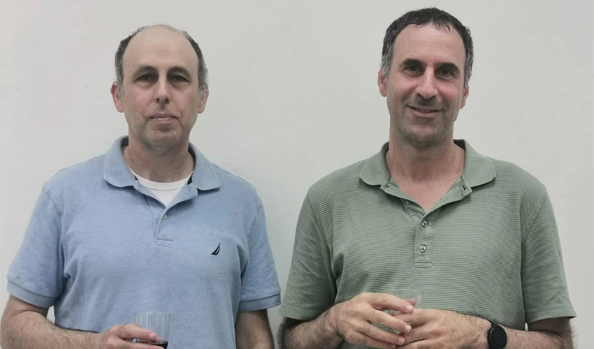 הדיקן היוצא פרופ' אורן גזל אייל והדיקן הנכנס פרופ' טל זרסקי (צילום: אוניברסיטת חיפה)