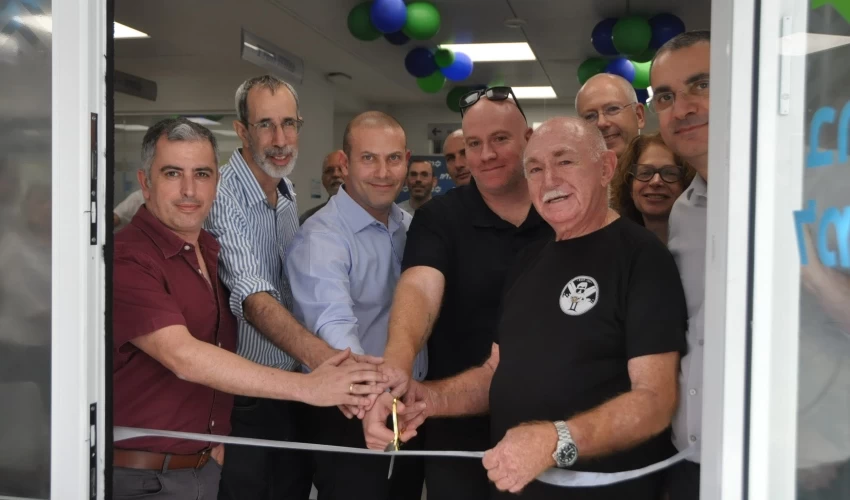 חנוכת מבנה המרפאה המחודש ברחוב הגפן לאחר השיפוץ (צילום: צבי מינקוביץ)