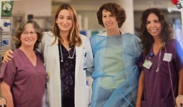 ד"ר קרן לביא, מנהלת הפגייה, האחות ליאור שקד, מנהלת הסיעוד, וצוות המחלקה (צילום: דוברות המרכז הרפואי כרמל)