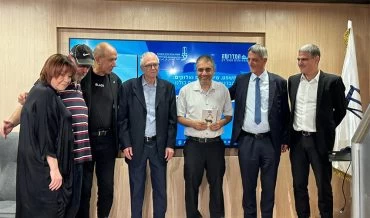 פרופ' דורון מנשה בדיון על הקשר שבין משפט, שירה ואמונה