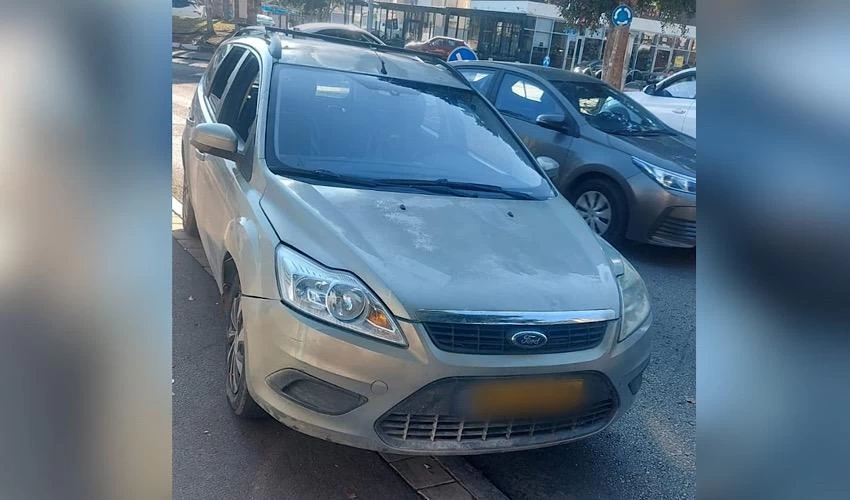 הרכב הפוגע (צילום: דוברות המשטרה)