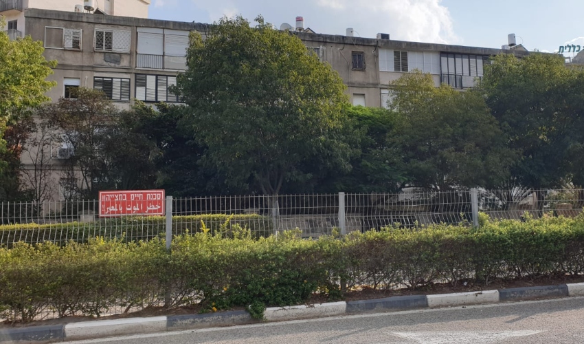 הבניין בשדרות רוטשילד שבו פועלת תחנת סמים (צילום: בועז כהן)