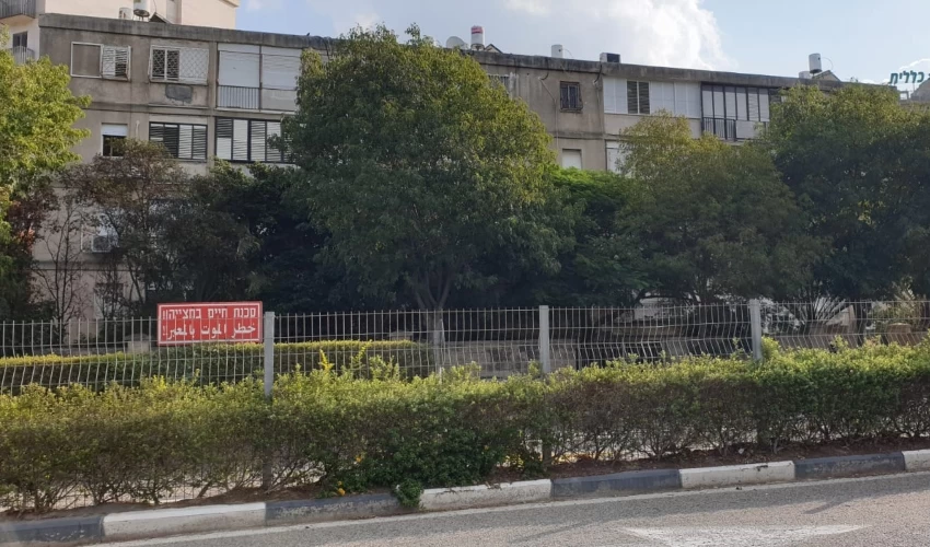 הבניין בשדרות רוטשילד שבו פועלת תחנת סמים (צילום: בועז כהן)