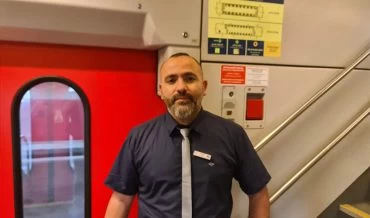 הפקח אורן לרט (צילום: רכבת ישראל)