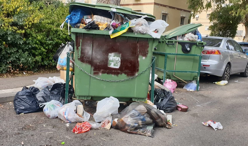 זבל ברחובות חיפה (צילום: בועז כהן)