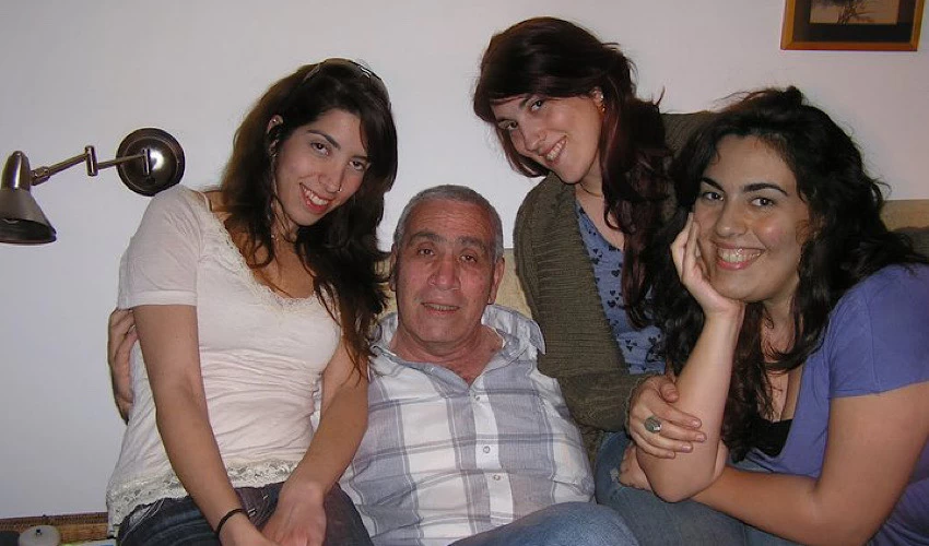 מימין לשמאל: נועה, נופר, ליאור ז"ל ואבישג בוקר