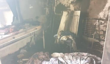 הדירה השרופה בקרית שמואל (צילום: דוברות שירותי הכבאות וההצלה)